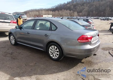 2013 Volkswagen Passat S z USA, uszkodzony, nr VIN 1VWAP7A34DC074668